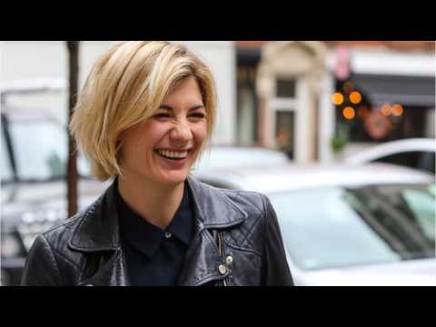 VIDEO : Jodie Whittaker Makes ?Doctor Who? Debut