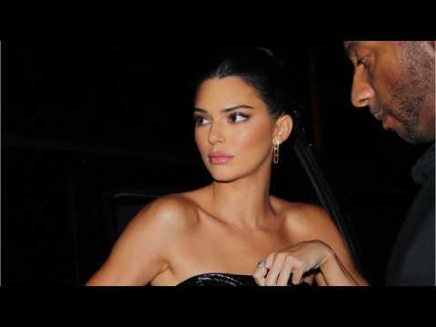 VIDEO : Kendall Jenner Wears $995 Corset Dress To Red Carpet