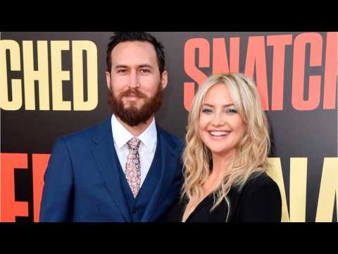VIDEO : Kate Hudson Shares First Photo Of Newborn Baby