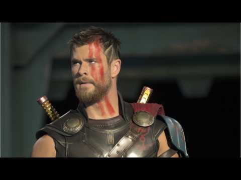 VIDEO : Chris Hemsworth Arrives in Atlanta for Avengers: 4 Reshoots