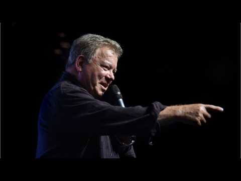 VIDEO : =William Shatner Releases First Track From His Christmas Album, 'Shatner Claus'