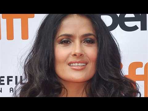 VIDEO : Salma Hayek Lets Her 11-Year-Old Daughter Cut Her Hair