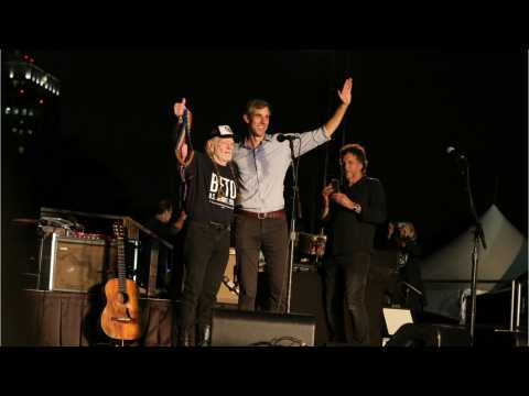 VIDEO : Willie Nelson Rallies For Beto O?Rourke In Free Austin Concert