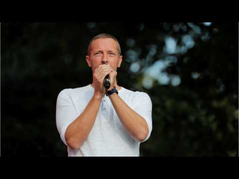 VIDEO : Chris Martin Calms Crowd After Scary Sound At Global Citizen Festival