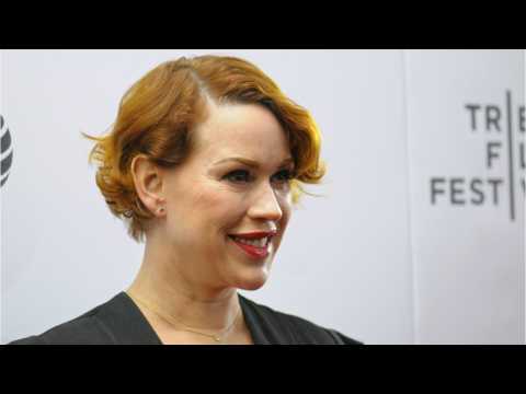 VIDEO : Molly Ringwald On Sixteen Candles Humor