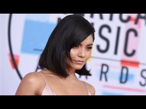 VIDEO : Vanessa Hudgens Channels Old Hollywood Glamour At 2018 AMAs