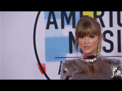 VIDEO : Taylor Swift Mobilizes Young People To Register To Vote