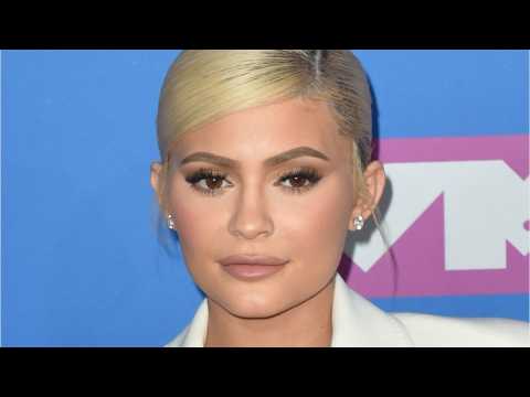 VIDEO : Kylie Jenner Gets Lip Fillers Again