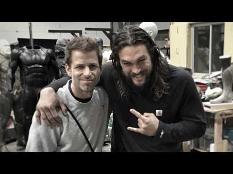 VIDEO : Zack Snyder Shares 'Justice League' BTS Pic
