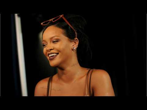 VIDEO : Rihanna Reveals New AR Filter On Instagram