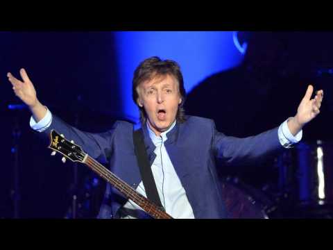 VIDEO : Paul McCartney Saves A Relationship