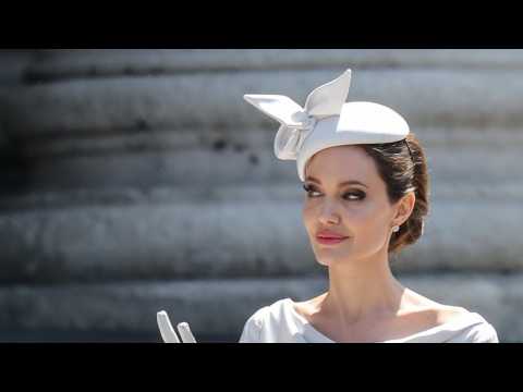 VIDEO : Angelina Jolie Signs On For Period Revenge Thriller ?The Kept?