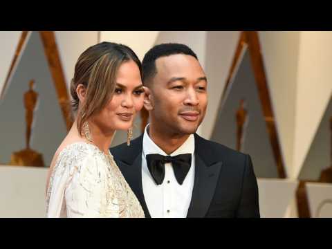 VIDEO : Chrissy Teigen Opens Up About Relationship With John Legend