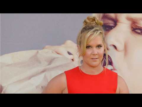 VIDEO : Amy Schumer Will Protest NFL By Not Participating In Any Commercials