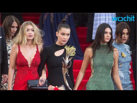 VIDEO : Kendall Jenner and Gigi Hadid Continue Their Bikini-Filled Vacation in Monaco
