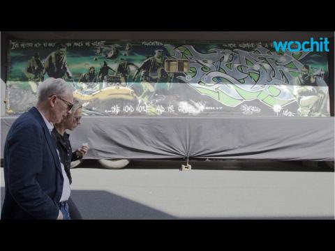 VIDEO : Trailer Painted by Banksy Could Fetch $400,000 in Paris Auction