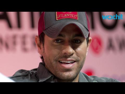 VIDEO : Enrique Iglesias Recovering After Slicing Fingers At Concert