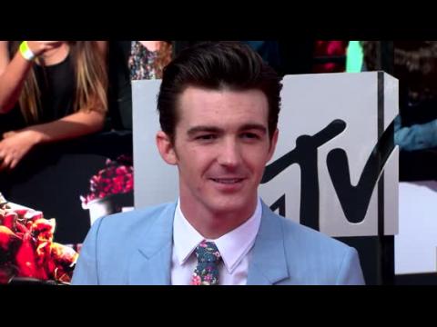 VIDEO : Drake Bell Criticized Over 'Insensitive' Caitlyn Jenner Tweets
