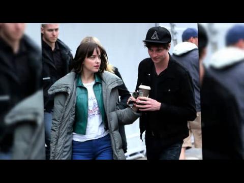 VIDEO : Dakota Johnson & Boyfriend Matthew Hitt Seen On Set Together