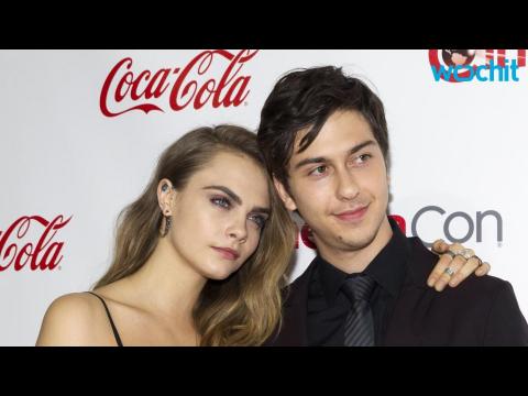 VIDEO : Cara Delevingne Kisses Nat Wolff in New Paper Towns Trailer