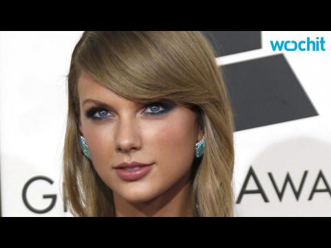VIDEO : Taylor Swift Explains What's Going on In Awkward Hiking Pic and It's Awesome