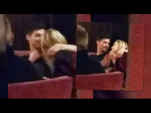 VIDEO : Joe Jonas and Gigi Hadid Get Super Close at a Bar