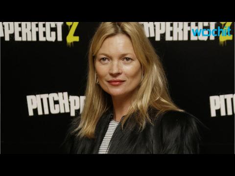 VIDEO : Kate Moss Allegedly Escorted Off Airplane for 