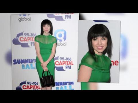 VIDEO : Carly Rae Jepsen And Kelly Clarkson At Capital's Summertime Ball