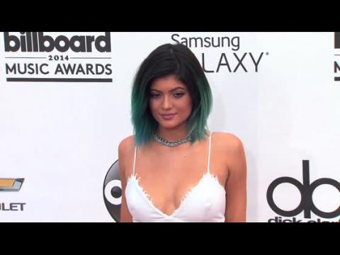 VIDEO : Kylie Jenner Was Financially Cut Off By Mom Kris Jenner