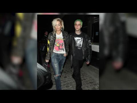 VIDEO : Rita Ora Joins Snapchat And Coordinates With Boyfriend For Dinner Date