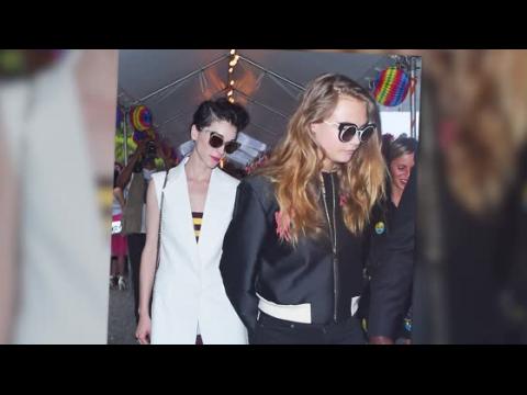 VIDEO : Cara Delevingne Loved Up With Girlfriend St Vincent At Stella McCartney Show
