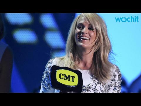 VIDEO : Carrie Underwood Cleans House at CMT Music Awards