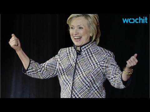 VIDEO : Hillary Clinton and Anna Faris Join Instagram