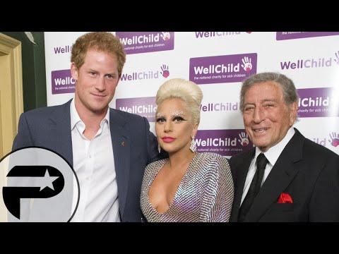 VIDEO : Quand le Prince Harry rencontre Lady Gaga dcollet et Tony Bennet.