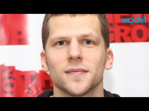 VIDEO : Actor Jesse Eisenberg Compares Comic-Con to Genocide