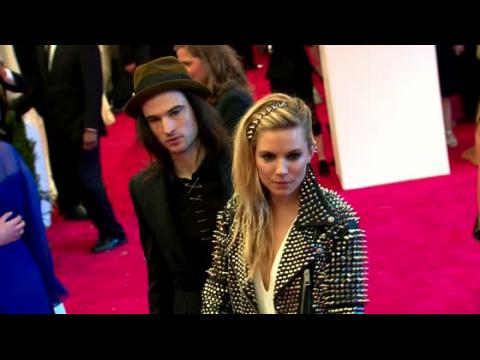 VIDEO : Sienna Miller And Fianc Tom Sturridge Call Time On Their Engagement