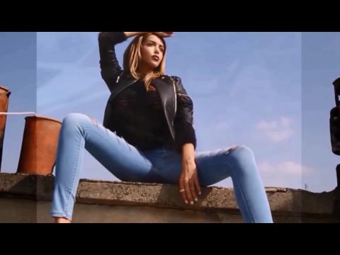 VIDEO : Nabilla interrompt ses vacances pour poser  moiti nue