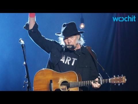 VIDEO : Neil Young Pulling Catalog From Streaming Services
