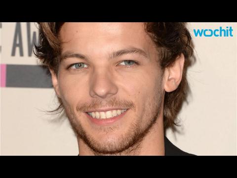 VIDEO : Louis Tomlinson Steps Out for First Time Since Baby News Broke