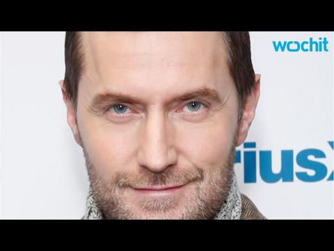 VIDEO : Carrie-Anne Moss and Richard Armitage Join Brain on Fire Cast