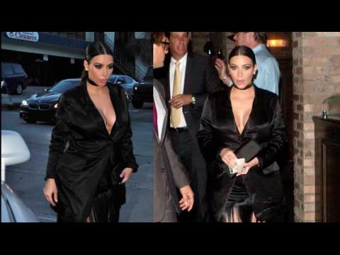VIDEO : Pregnant Kim Kardashian Dares To Bare During Dinner Date At Craigs