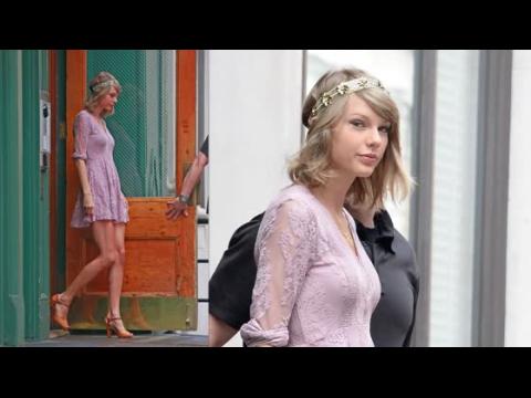 VIDEO : Taylor Swift Looks Pretty In Pink As She Leaves New York With Haim