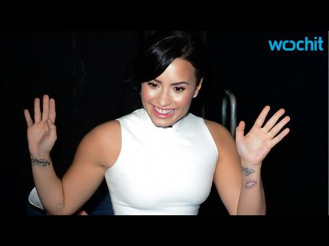VIDEO : Demi Lovato (and Her Dog) Release Mobile Game