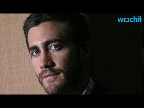 VIDEO : Jake Gyllenhaal's Sexy Phone Voice Will Make You Giggle Like a Schoolgirl