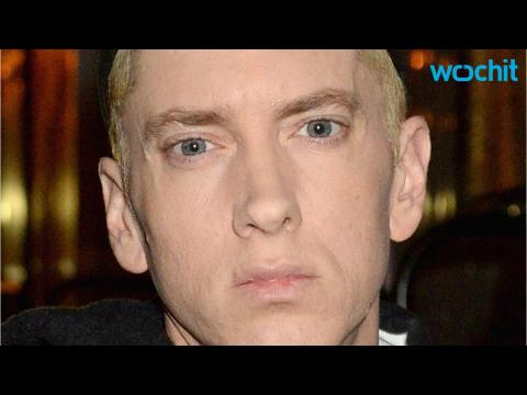 VIDEO : Eminem Proves He Doesn't Age After Resurfacing in Rare Pic With Zane Lowe