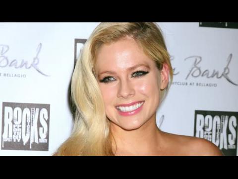 VIDEO : Avril Lavigne se confie sur sa maladie de Lyme