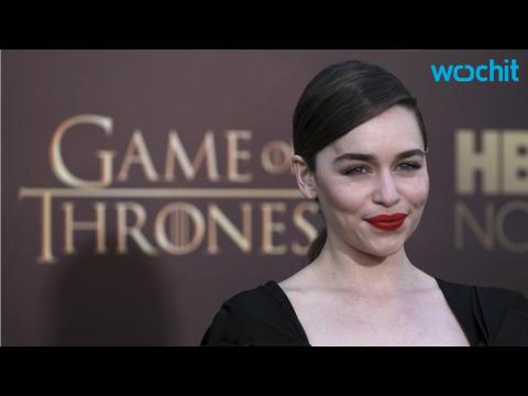 VIDEO : Even Emilia Clarke Cannot Let Jon Snow Go