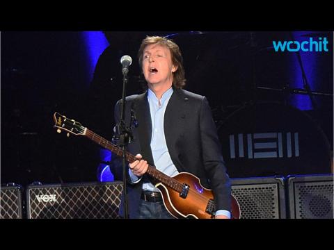 VIDEO : Paul McCartney Dedicates 'The Long and Winding Road' to Charleston Victims at Concert