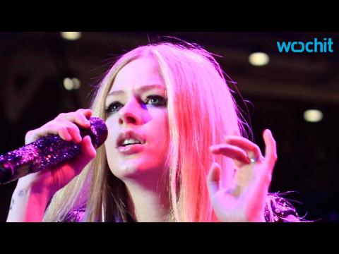 VIDEO : Avril Lavigne Gets Emotional Talking About Her Experience With Lyme Disease