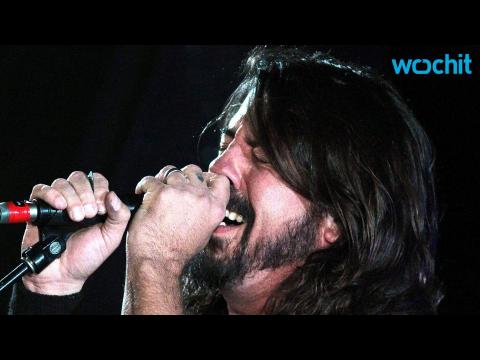 VIDEO : Musicians and Fans Praise Dave Grohl For Being A Complete Badass